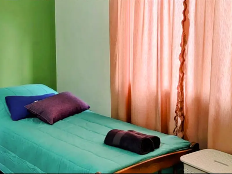 Habitación del hospedaje "La Gentilina", en Luis Beltrán, Río Negro.
