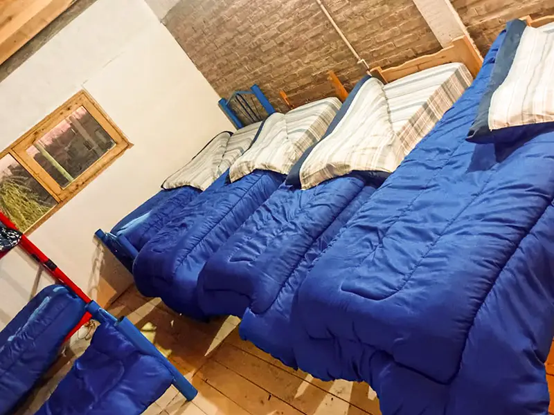 Habitación del hospedaje "JS", en Luis Beltrán, Río Negro.