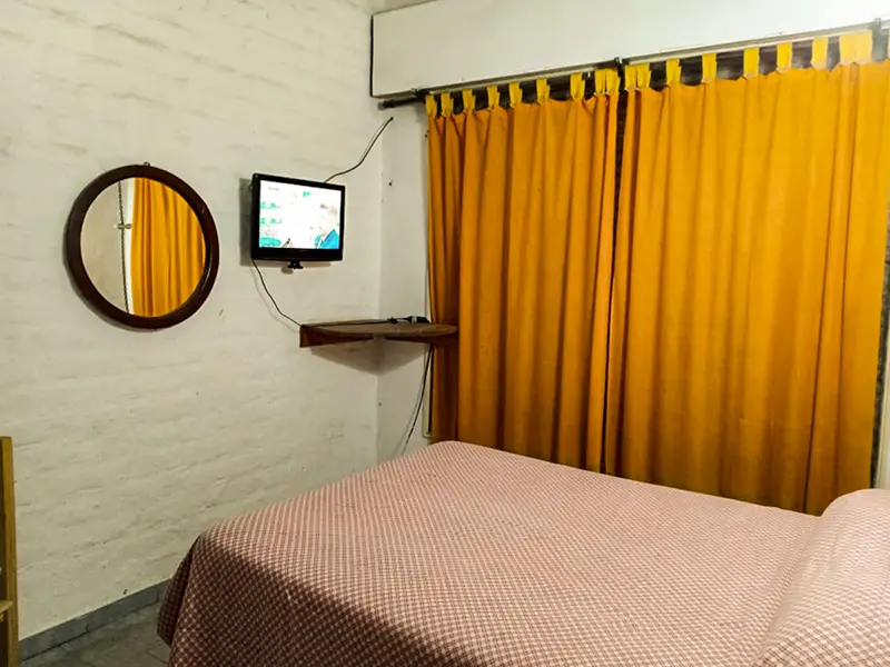 Habitación del Hospedaje "Luis Beltrán", en Luis Beltrán, Río Negro.