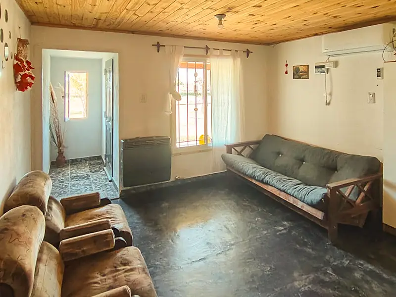 Interior del hospedaje "Rincón Verde", en Luis Beltrán, Río Negro.